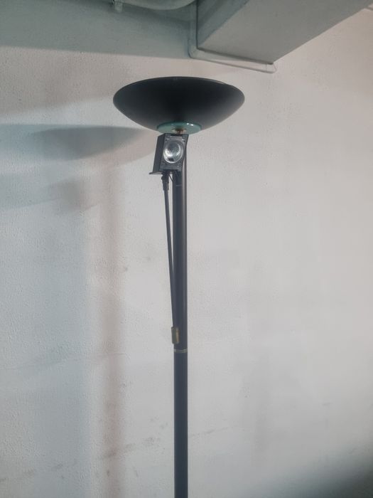 Candeeiro de pé preto