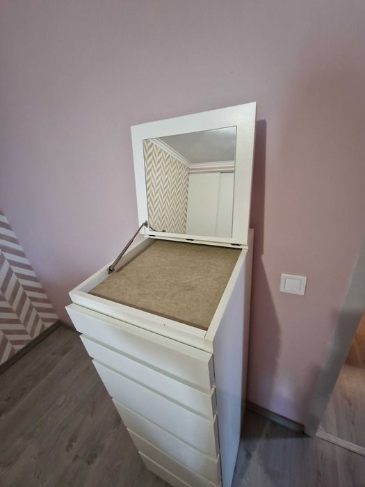 Movel cómodas com joalheiro e espelho