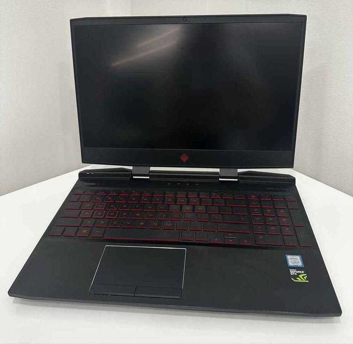 Omen by hp laptop 15 + Mochila HP 15.6 classic (Valor negociável)