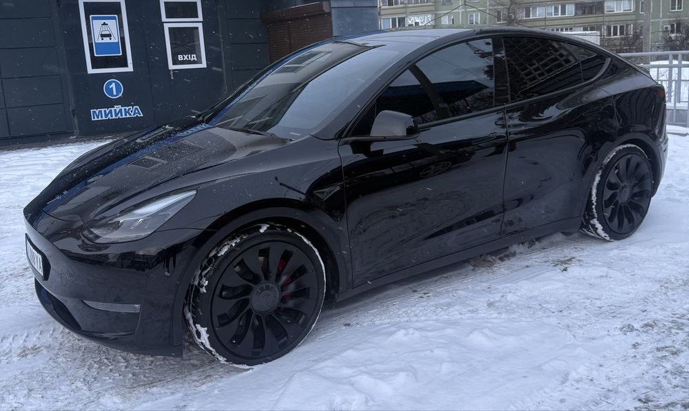 Tesla Y Performance 2024 рік найбагатша комплектація