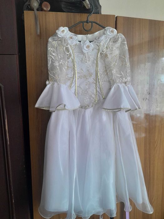 Продам плаття для дівчинки