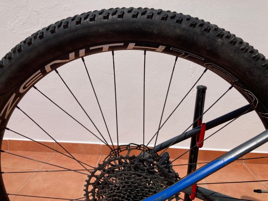 Bicicleta Cube Carbono