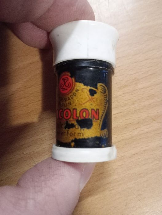 Kolekcjonerski pojemnik po wodzie kolońskiej