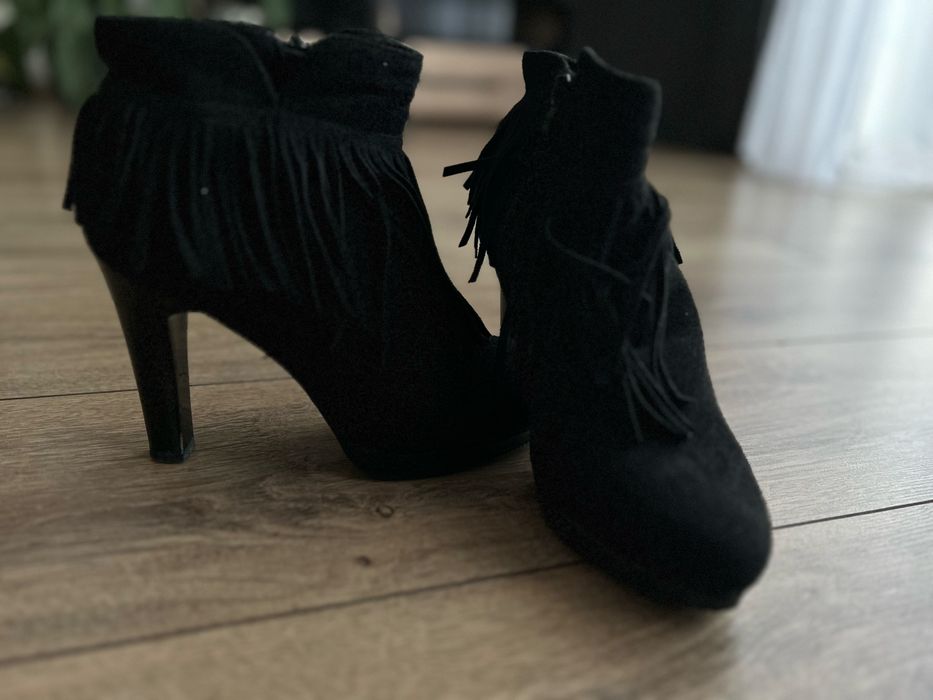 Buty botki z frędzlami r.38