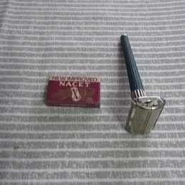 Gillette antiga com laminas