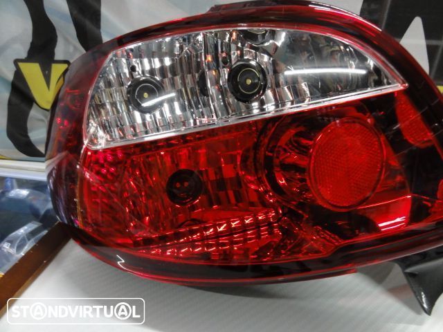Faróis / farolins traseiros para Peugeot 206 fundo vermelho cristal