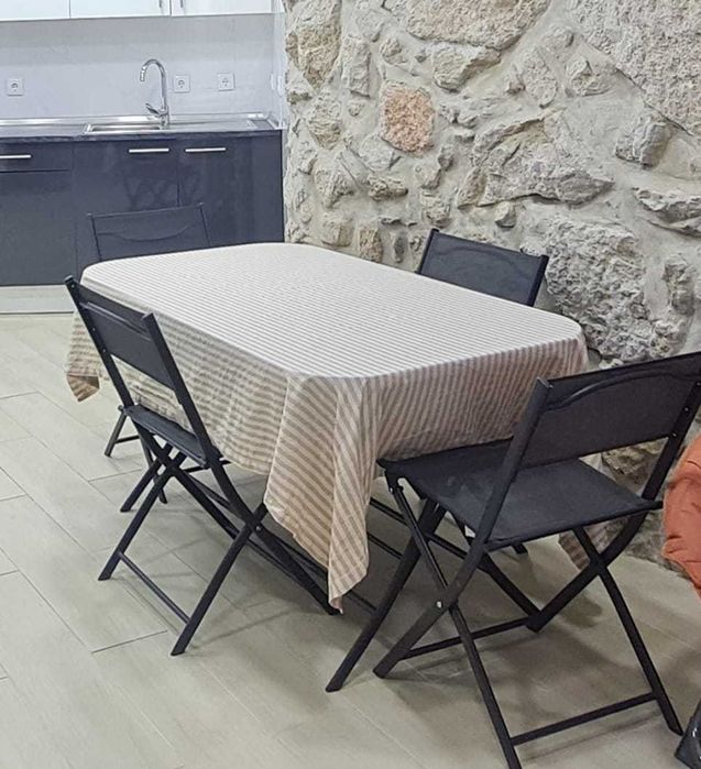 Conjunto Mesa com 4 Cadeiras - Quase Novo (3 Meses de Uso)