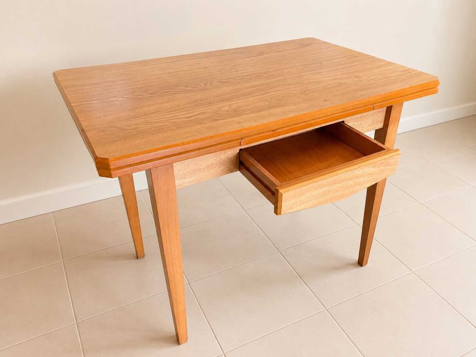 Mesa de cozinha extensível + 2 cadeiras com estofo novo