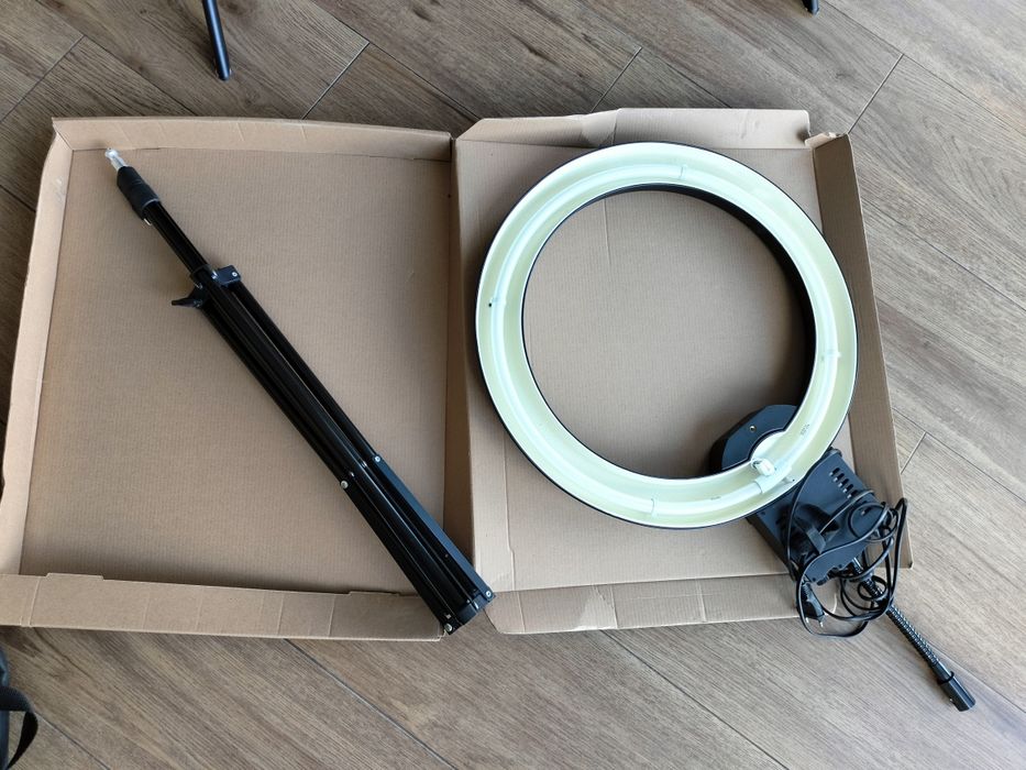 Lampa led stojąca