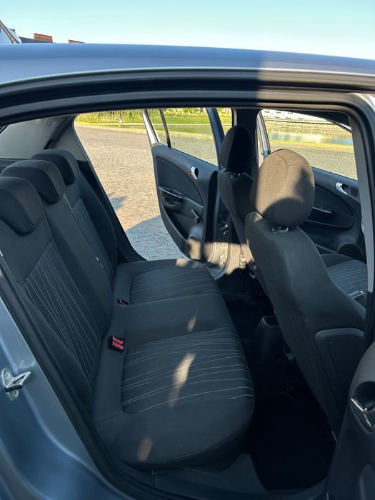 Opel corsa 1,2 бензин,робот