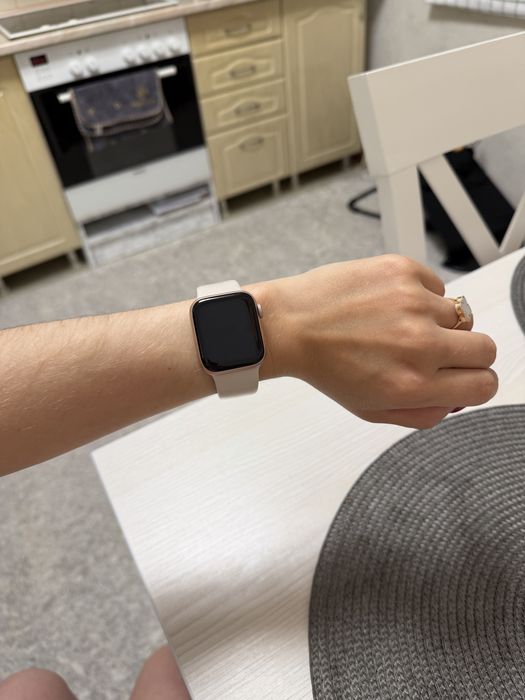 Смарт-годинник Apple Watch SE 40 mm