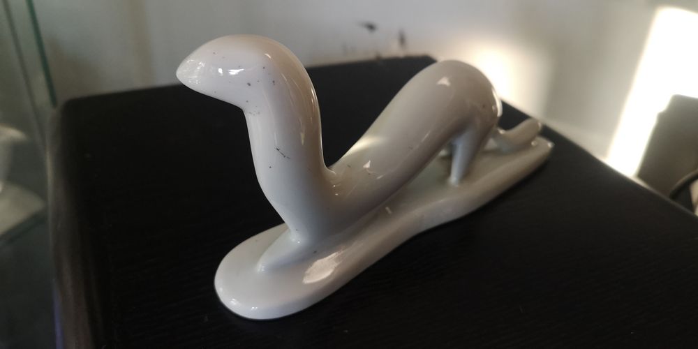 Porcelanowa figurka łasiczki Karolina