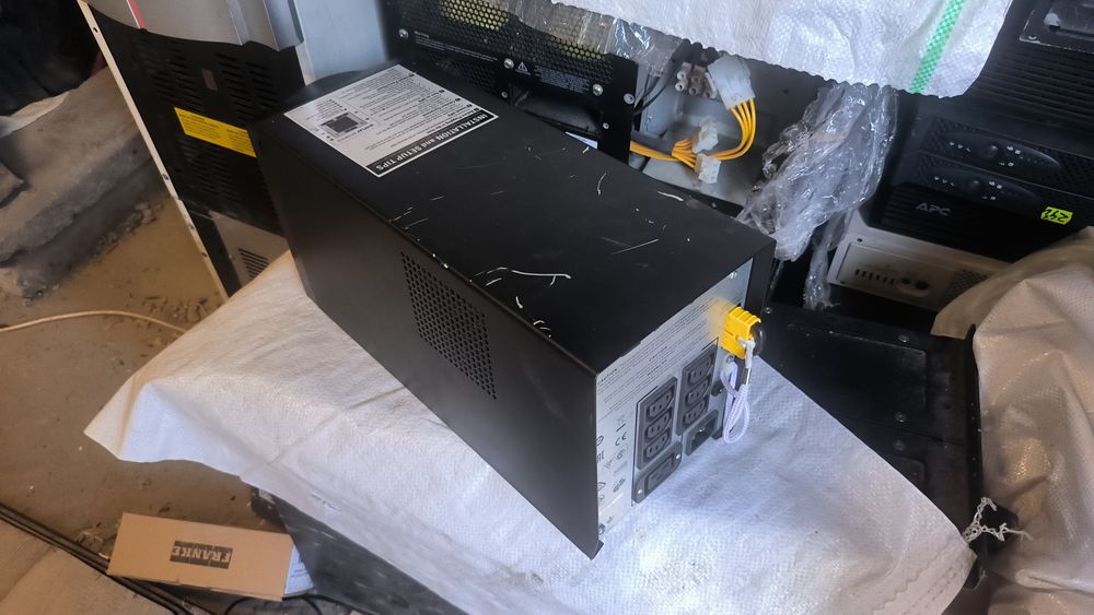 Безперебійник APC 2000 SMC2000i ДБЖ