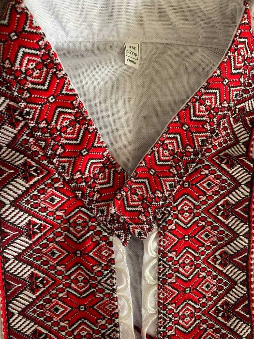 Чоловіча вишиванка білого кольору