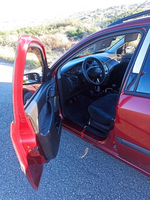 Ford Focus 1.4 Gasolina 5 lugares Ano: 2000