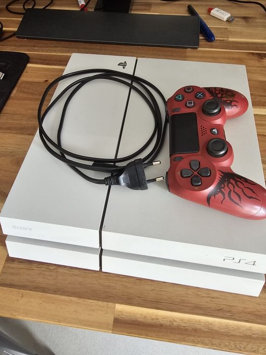 PS4  500gb + 1 comando