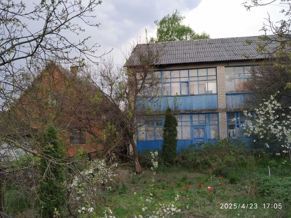 Продам 1/2 житлового будиноку.