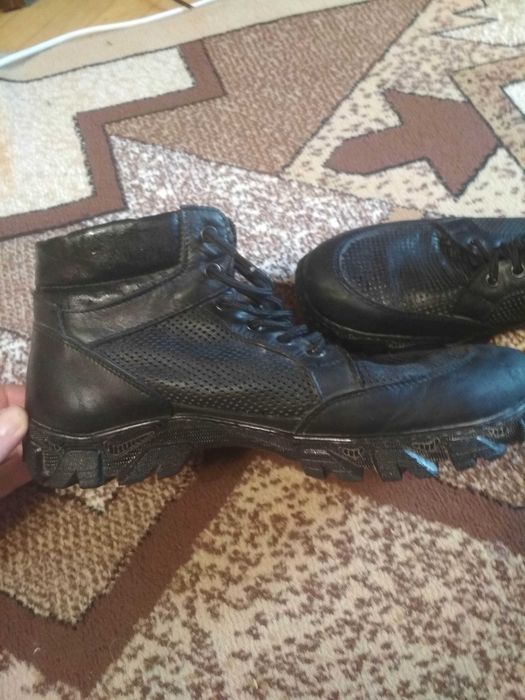 шкіряні ботинки перфорація