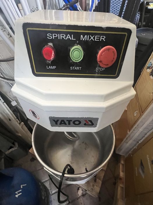 Mikser spiralny do ciast