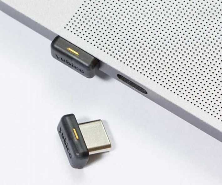 Klucz sprzętowy Yubico YubiKey 5C Nano 2szt. Adapter USB A-C