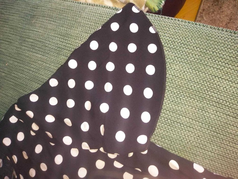 Sukienka czarna w grochy