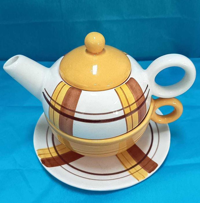 Ceramic teapot with cup445523208994836480