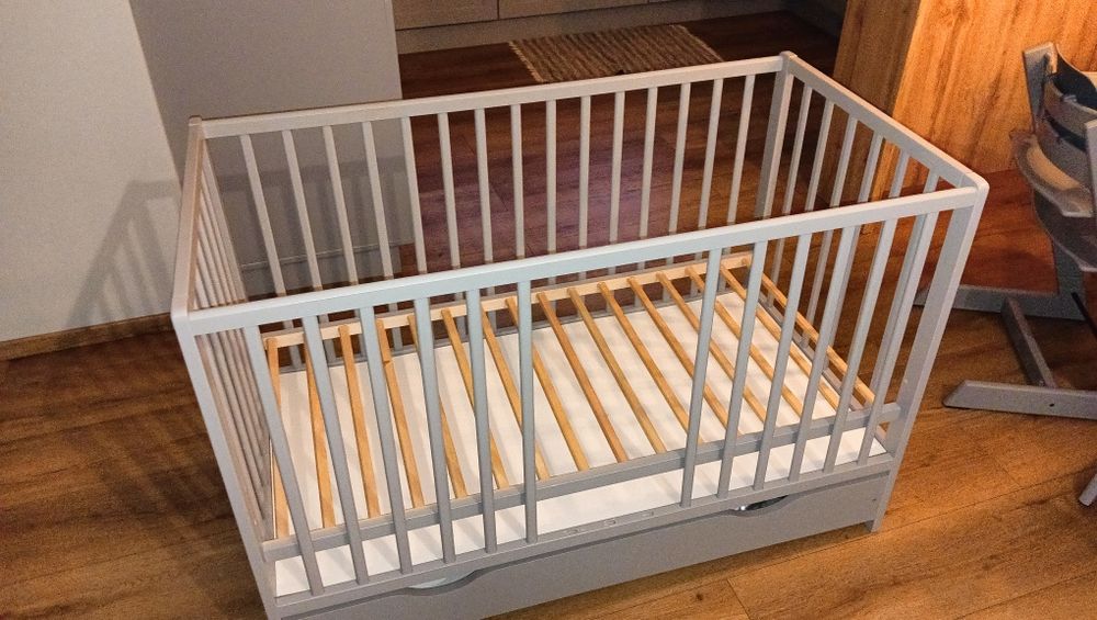 Łóżeczko dziecięce z szufladą 120x60 szare + Materac lateksowy