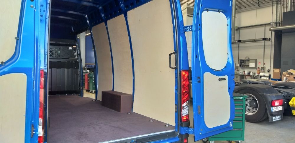 Zabudowa busa Iveco Daily 16m3, 18m3 podłoga, nadkola, boki MONTAŻ