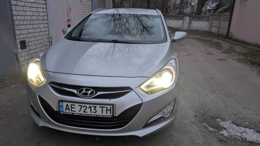 Продам симейний автомобыль