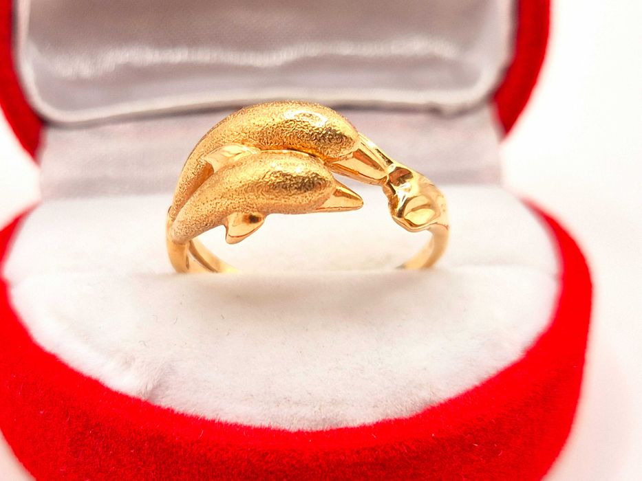 Niesamowity pierścionek "Delfiny" wykonany ze złota 585 (14K).