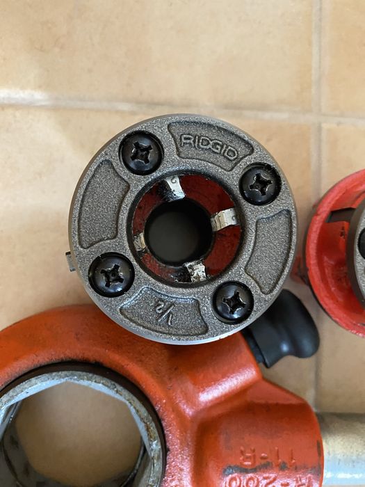 Tarraxa Manual de Catraca RIDGID 11-R com Cabeças 1/2" e 3/8"