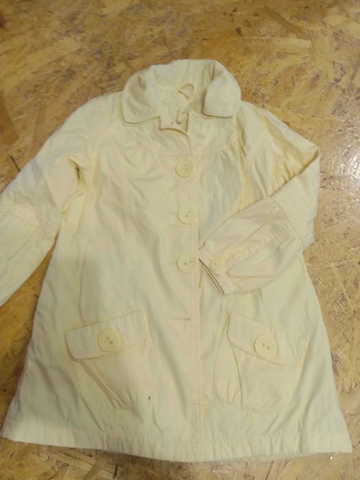 продам фирменный плащик ветровку на 6-7 лет на рост 122-128 см