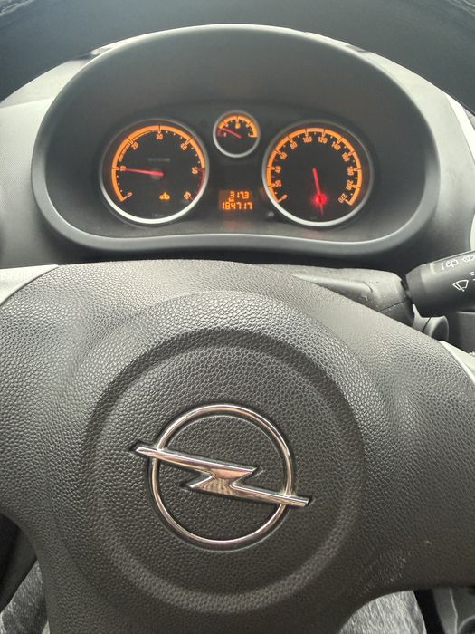 Carro opel corsa