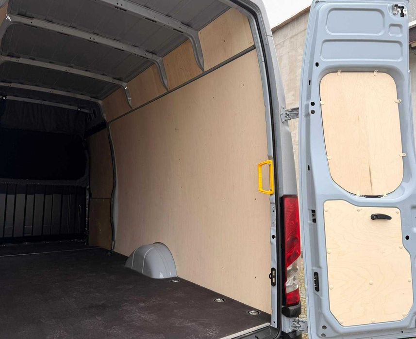 Zabudowa przestrzeni ładunkowej Iveco Daily L4H3