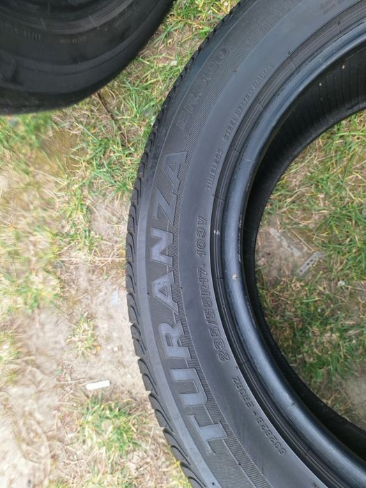 Шини 235/55R17 пара Bridgestone з Європи. Великий вибір.