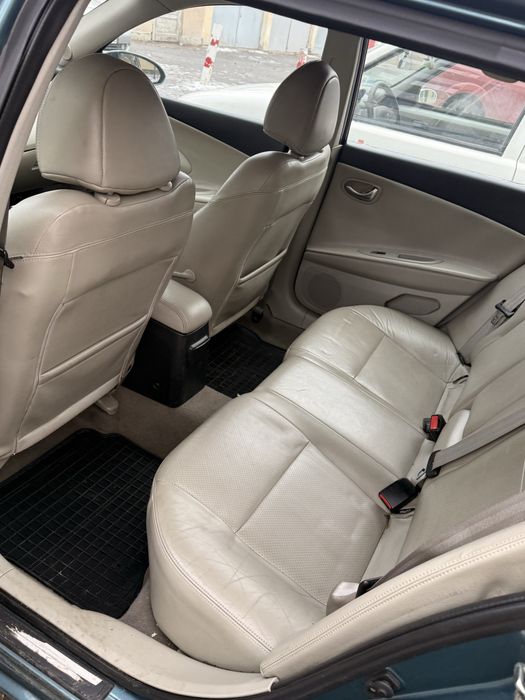 Nisan  primera.  2001