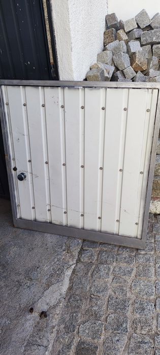 Portão / Porta Metálica Exterior – 112 alt  x 103 lar– Ideal para Quintal ou  Anexo