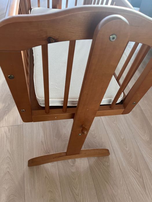 Grande e lindíssimo berço de cerne