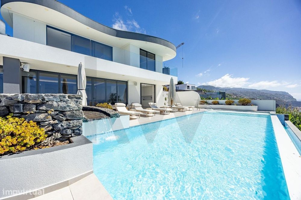 Villa Royale | Moradia T6 com Piscina e Vista Mar — Ponta do Sol