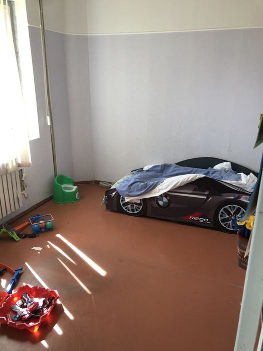 Продам 4-х комнатную квартиру на 4-м Таврическом