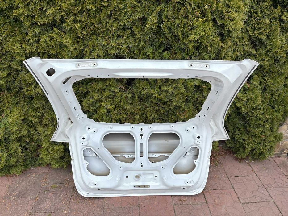 Кришка багажника Tesla model Y