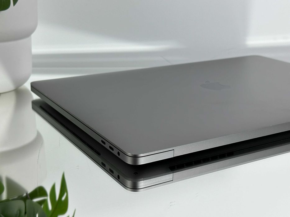 Nieziemska Moc Apple MacBook Pro 16" A2141 16GB RAM 512 Karta Graf 4GB