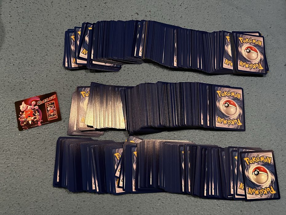 ETB com 600 Cartas Pokémon