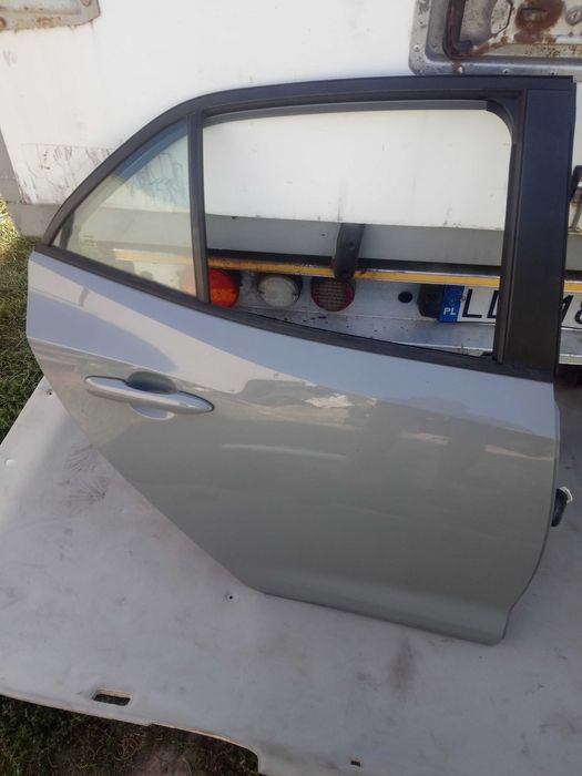 toyota corolla e21 19- drzwi PRAWY tył hb kolor 1H5