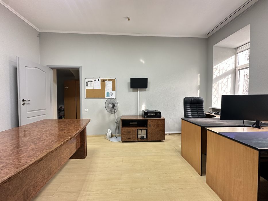 Без %! Оренда офісу з меблями в центрі, вул. Костельна (70 кв.м.)