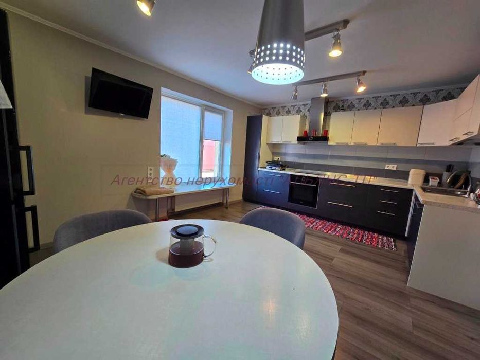 Будинок на дві родини в центрі міста