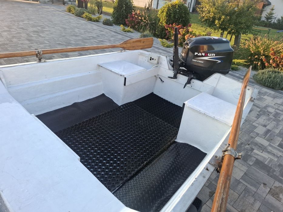 Romana 430 + silnik parsun 25 + przyczepa.