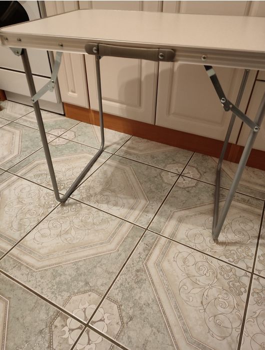 Nowy duży składany stolik turystyczny