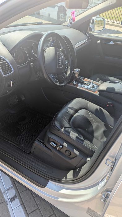 Продам  Audi Q7.