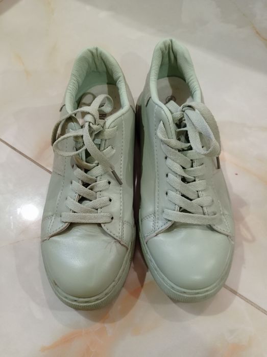 Кеди, кросівки жіночі